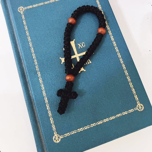 Paracord negro de 33 nudos con cruz colgante