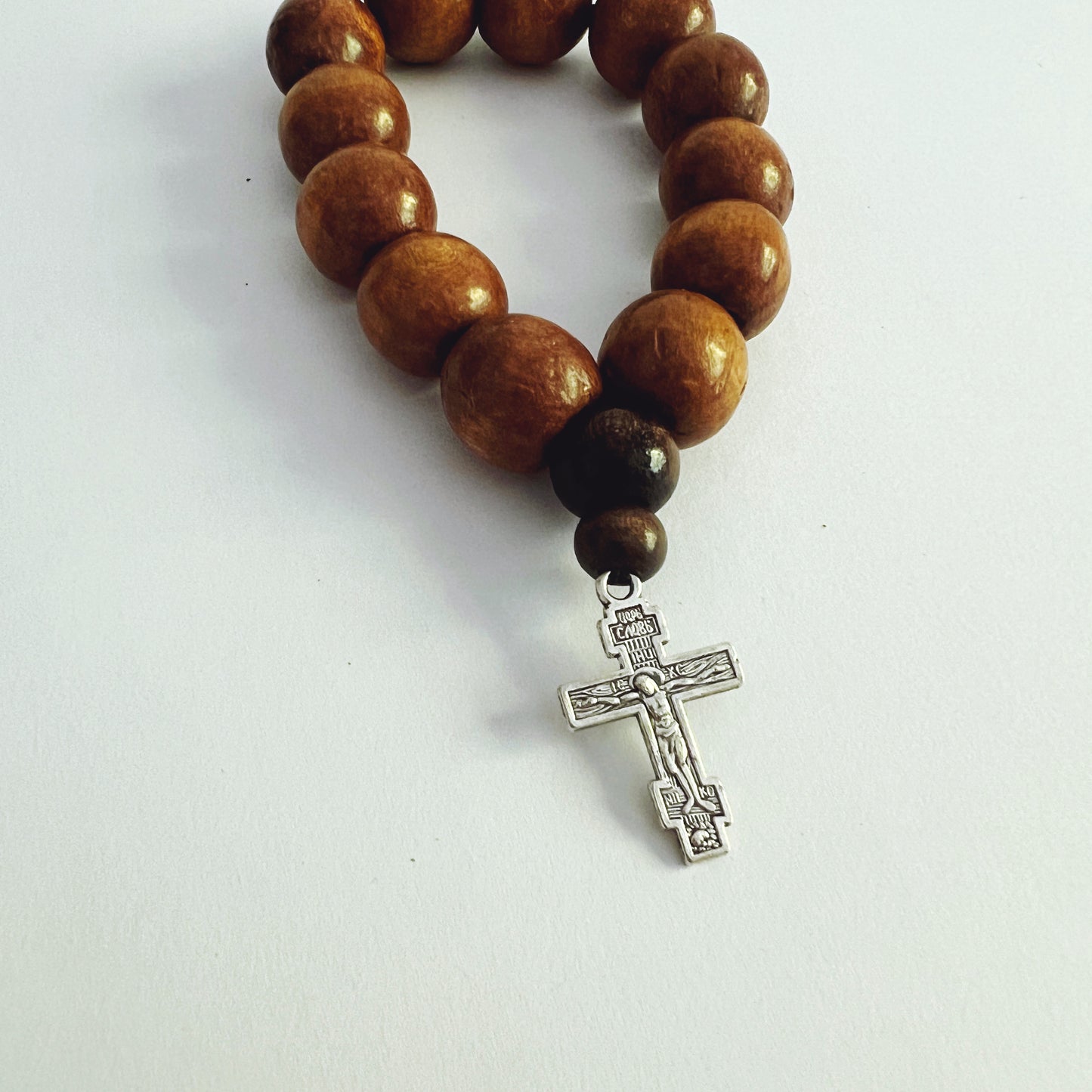 Bracelet de prière en bois à 12 perles avec crucifix