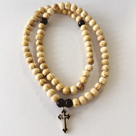 Pulsera de oración de madera de 75 cuentas con cruz esmaltada en negro