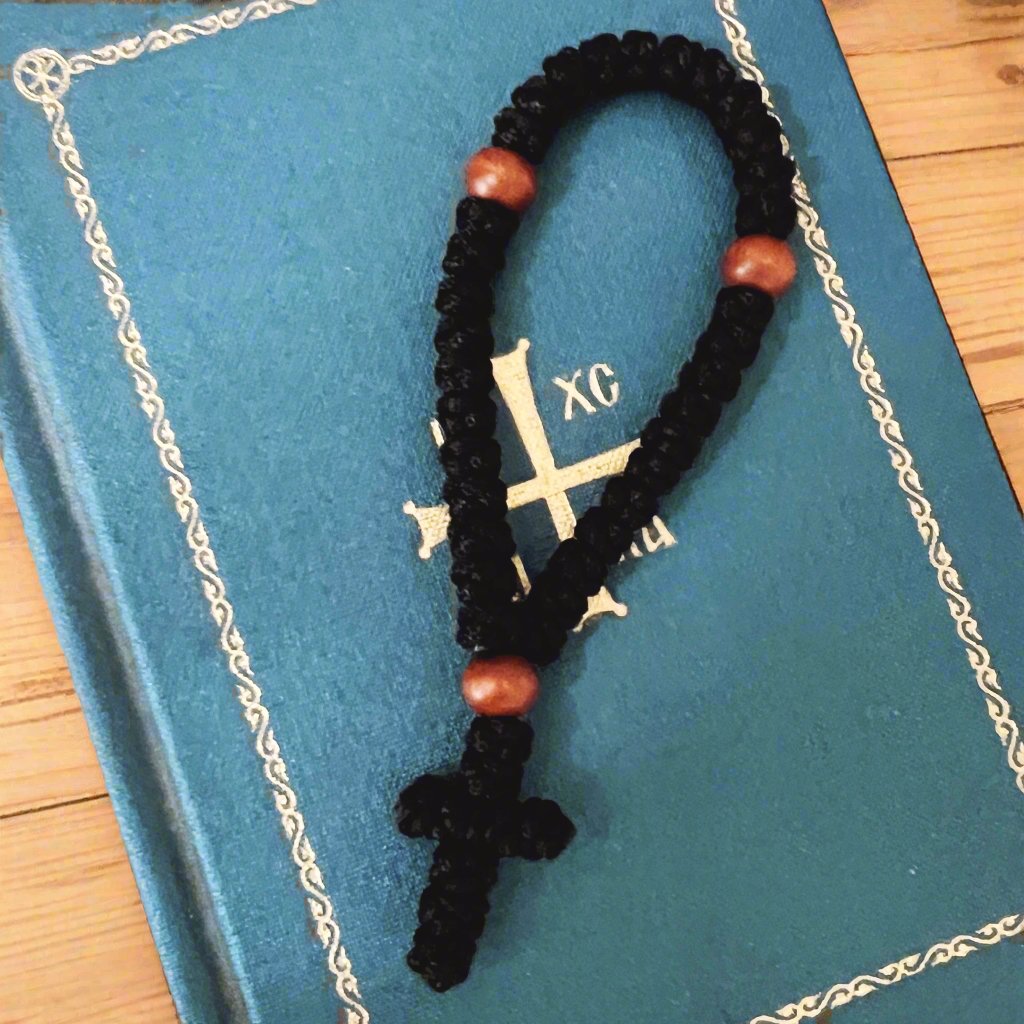 Paracorde noire 33 nœuds avec croix suspendue