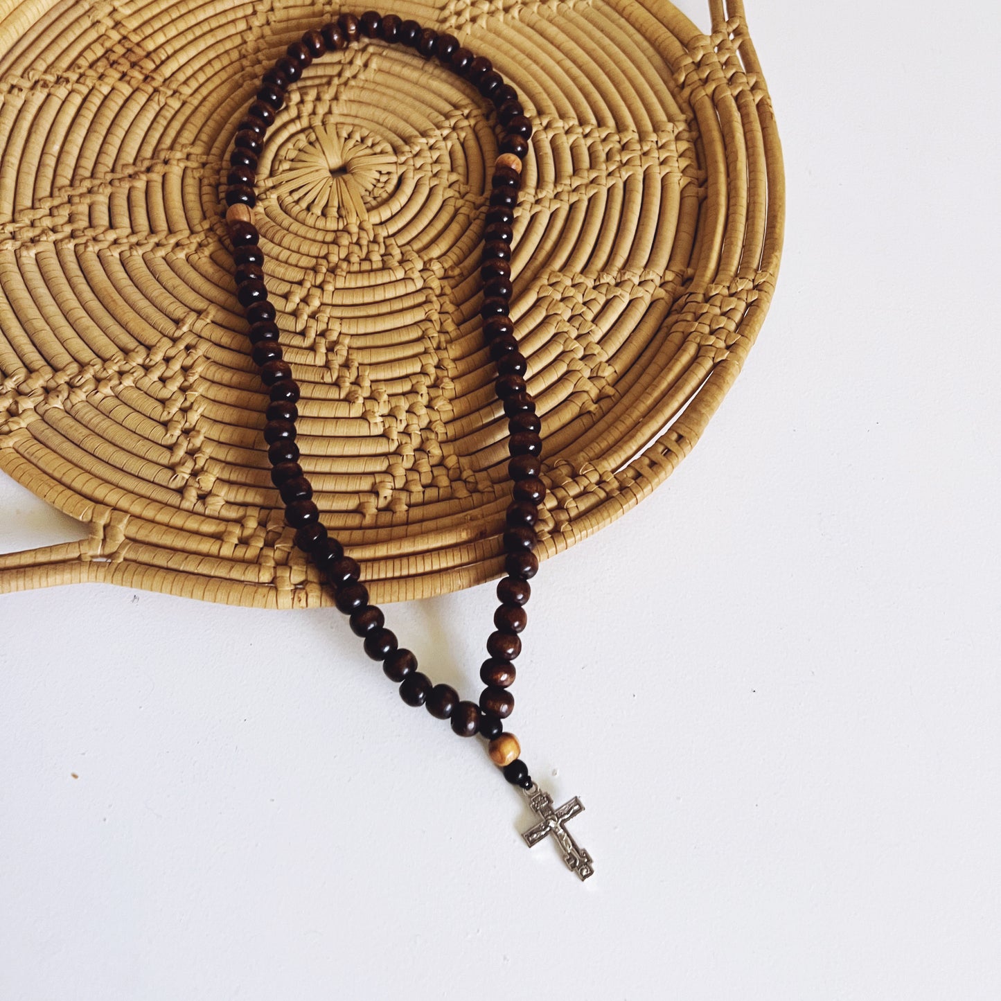 Bracelet de prière en bois foncé à 75 perles avec perles d'espacement en bois