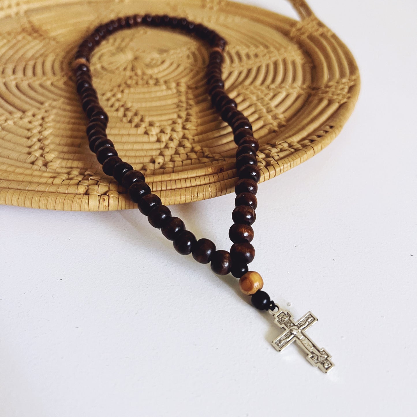 Bracelet de prière en bois foncé à 75 perles avec perles d'espacement en bois