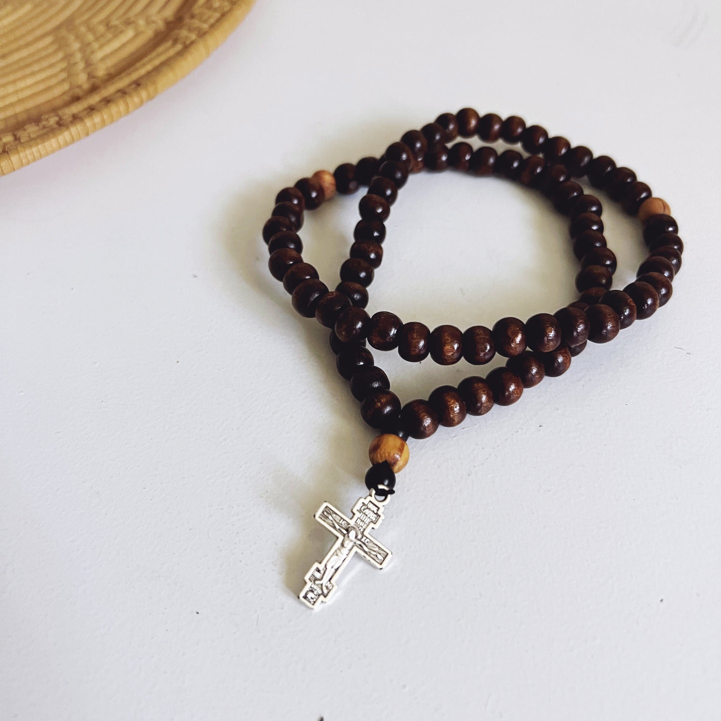 Bracelet de prière en bois foncé à 75 perles avec perles d'espacement en bois