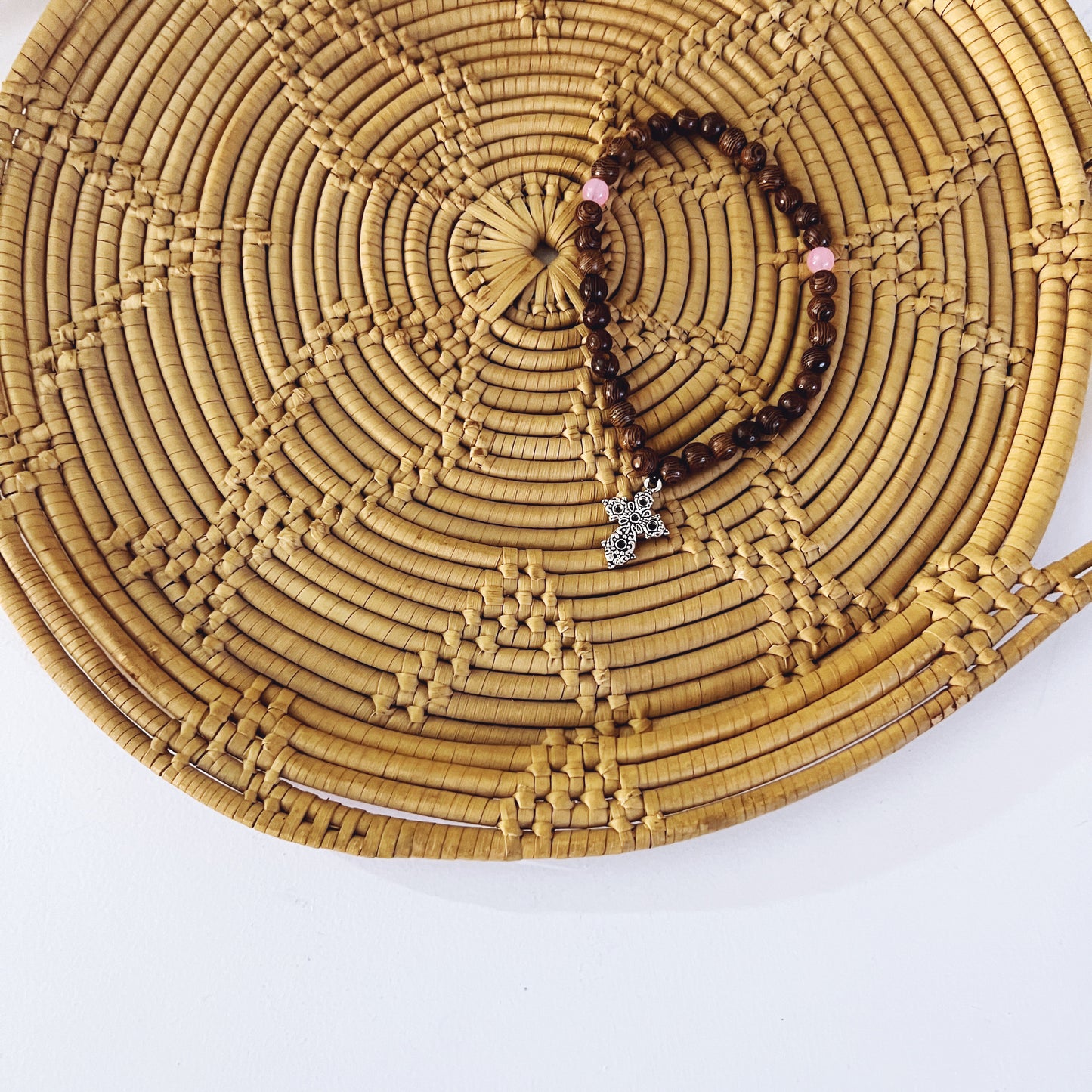 Bracelet de prière en bois de wengé, 33 perles et perles d'espacement roses