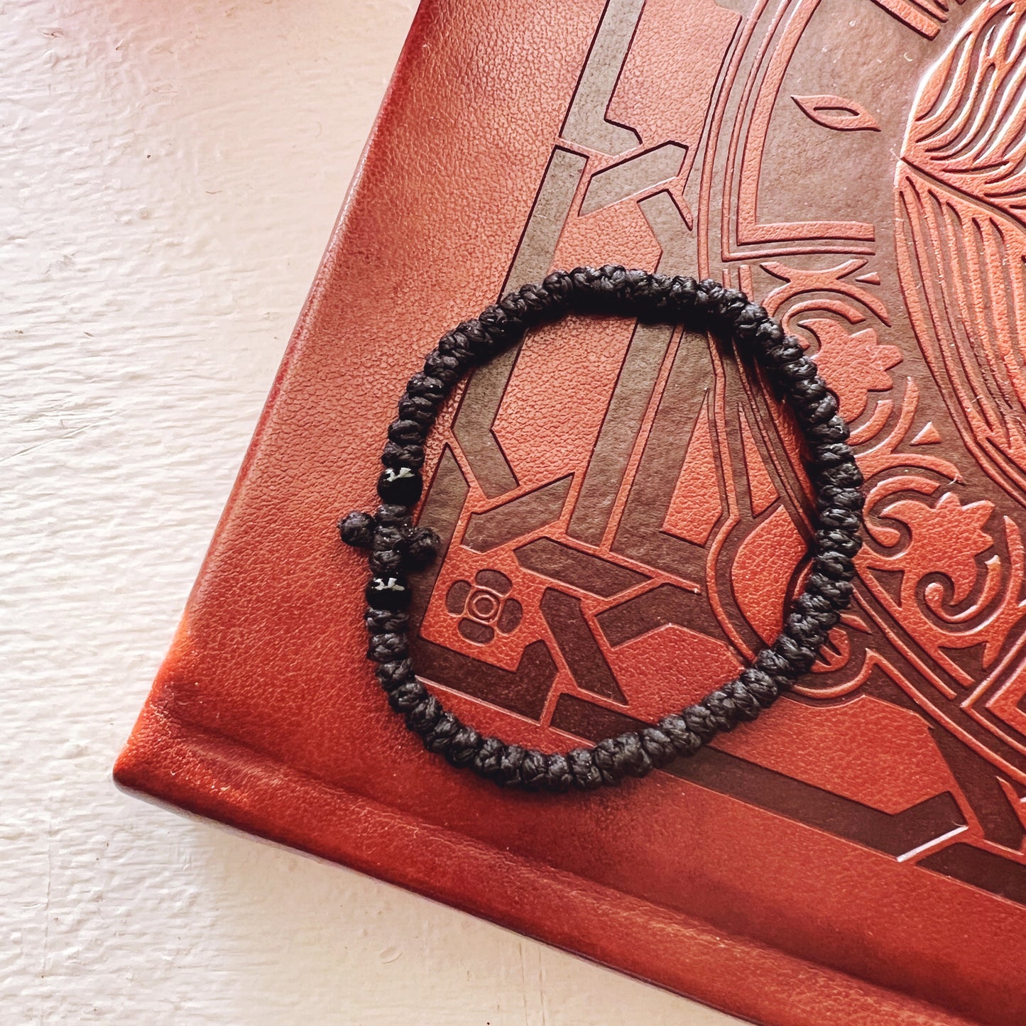 Mini Paracord negro de 50 nudos con espaciadores negros