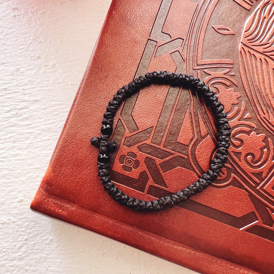 Mini Paracord negro de 50 nudos con espaciadores negros