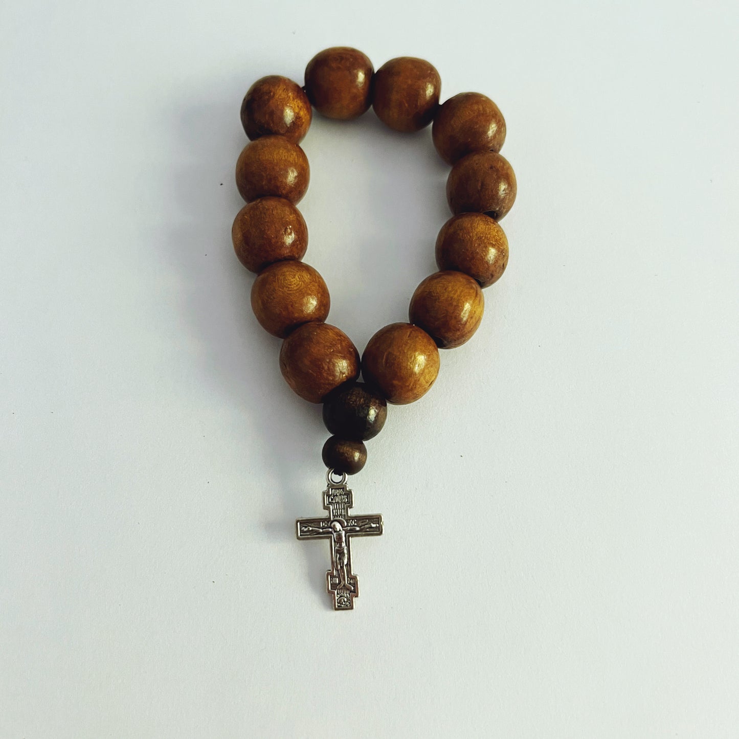 Bracelet de prière en bois à 12 perles avec crucifix