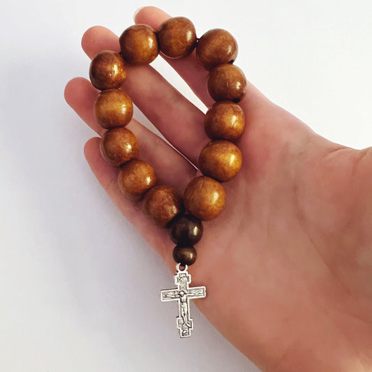 Bracelet de prière en bois à 12 perles avec crucifix