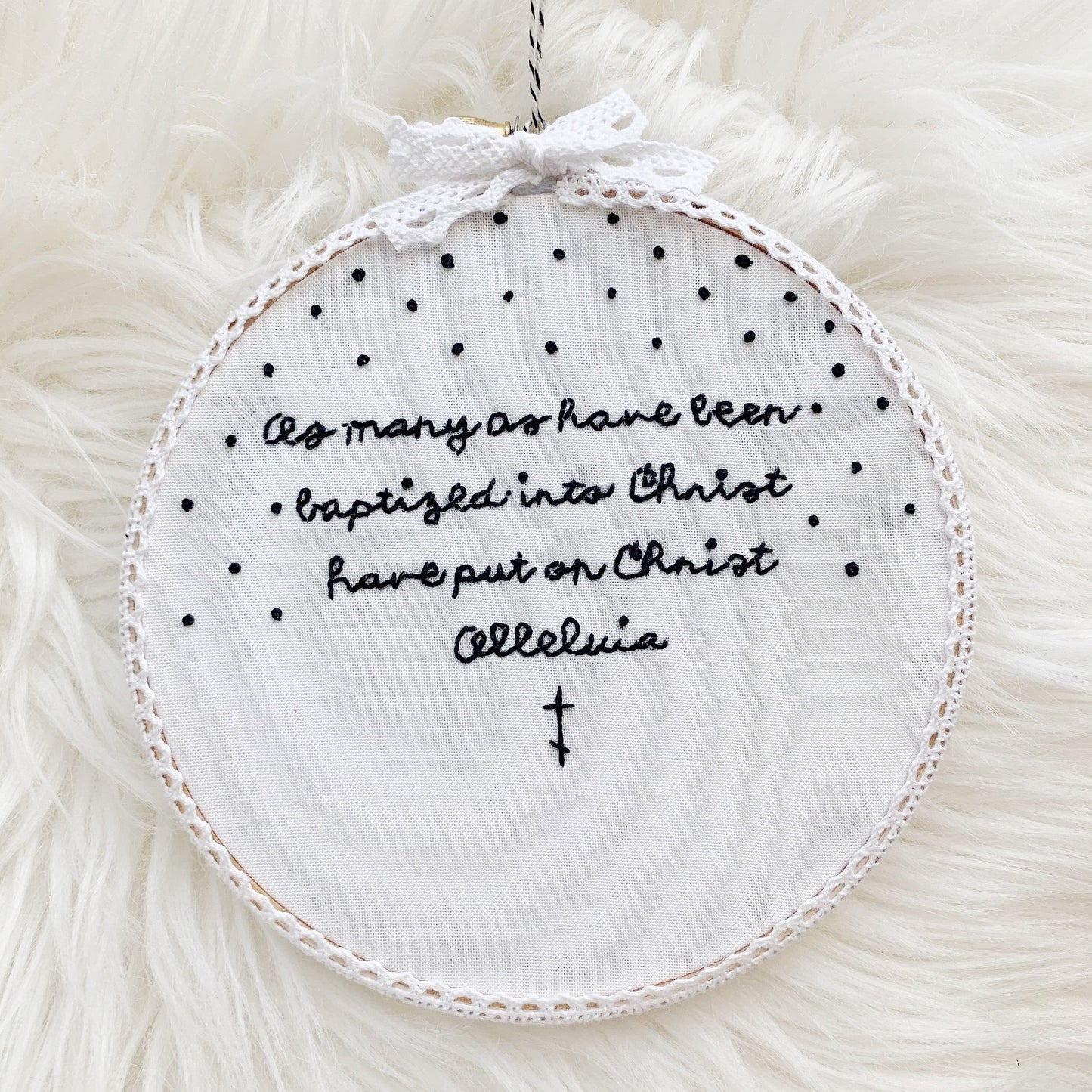 Cadeau de baptême brodé sur tissu en coton biologique