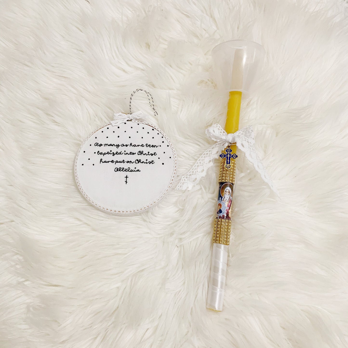 Cadeau de baptême brodé sur tissu en coton biologique