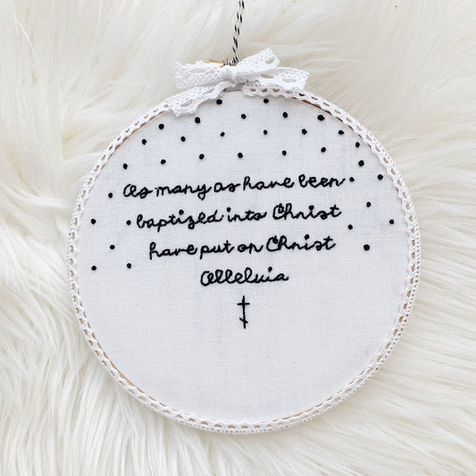 Regalo de bautismo bordado en tela de algodón orgánico