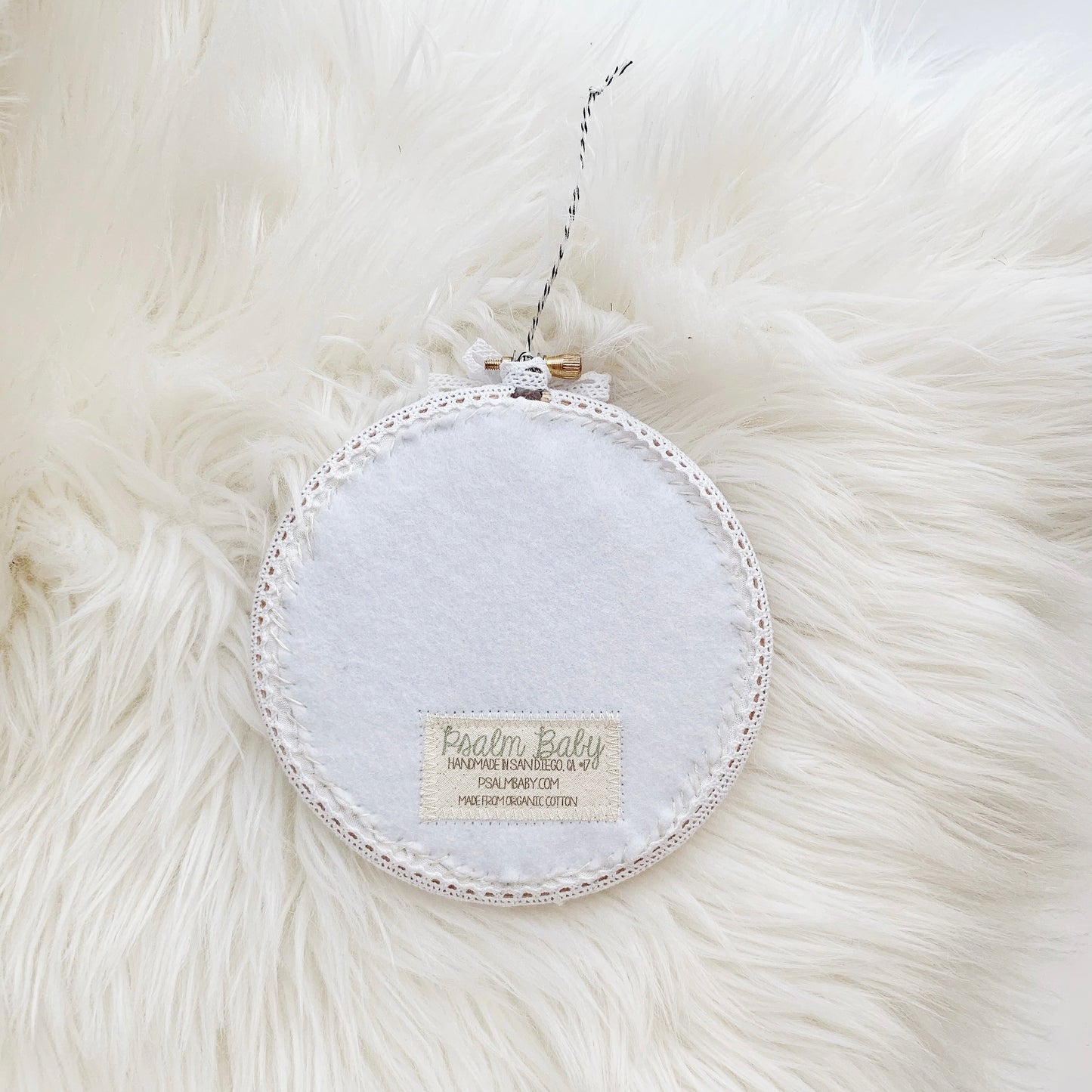 Cadeau de baptême brodé sur tissu en coton biologique