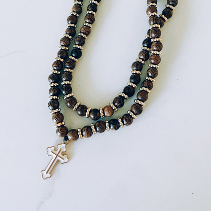 Bracelet de prière en bois foncé à 75 perles avec perles d'espacement rouges