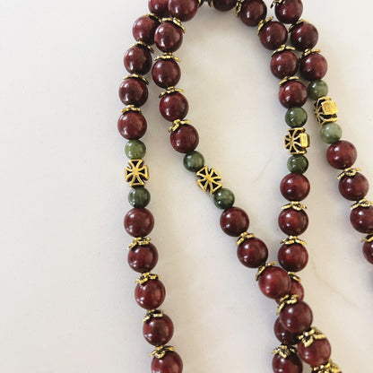 Pulsera de oración de ébano de 75 cuentas con separadores dorados y cruz esmaltada en negro.
