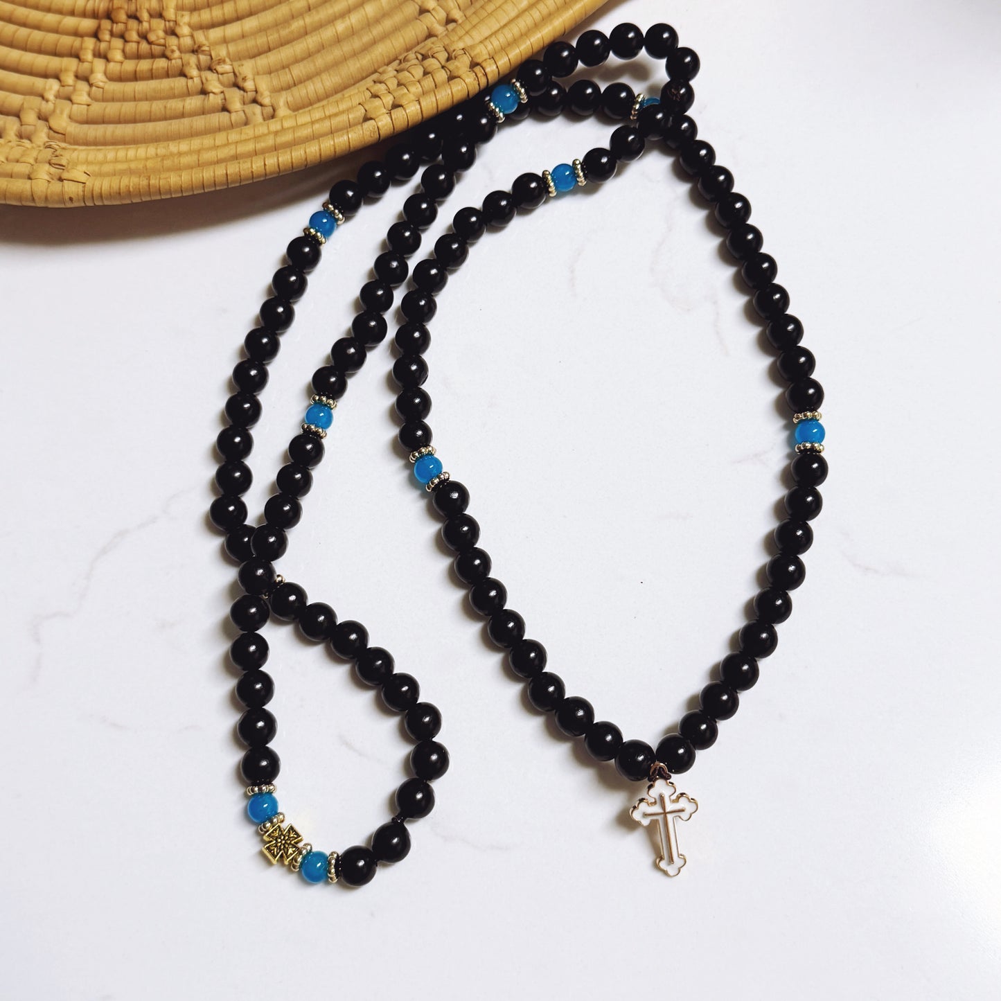 Pulsera de oración de ébano de 100 cuentas con separadores de jade y crucifijo de oro