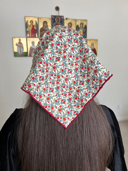 Cobertura para la cabeza con encaje triangular